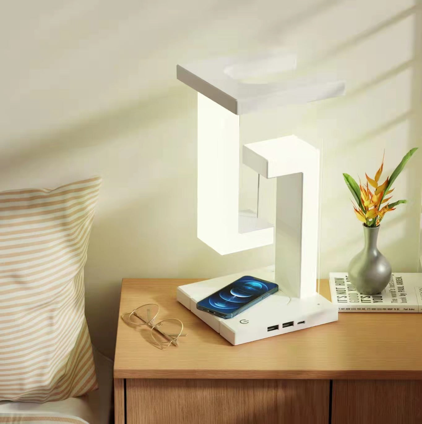 Floating Wireless Charging Lamp with Balance Design